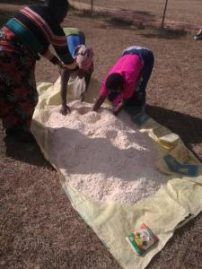 Mamas making flour